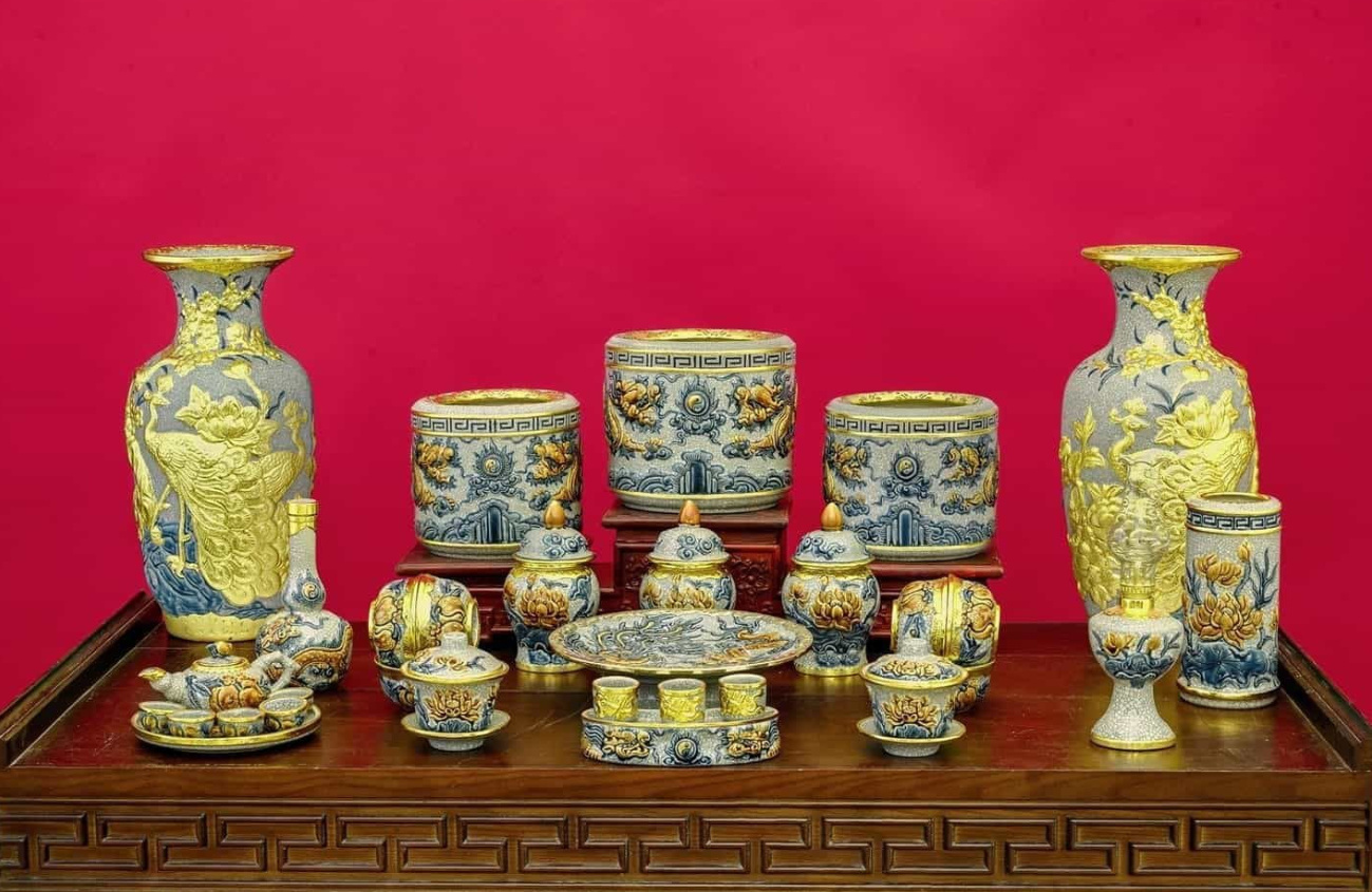 Đồ thờ cúng Bát Tràng men rạn vẽ vàng 24K.png